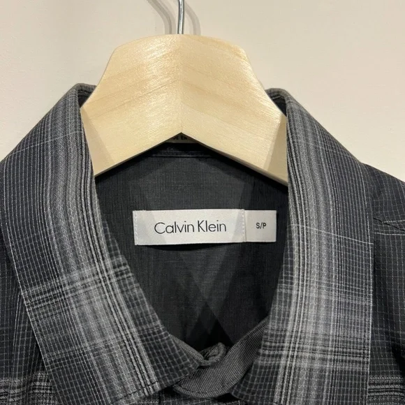 Calvin Klein Button up - Picture 3 of 3